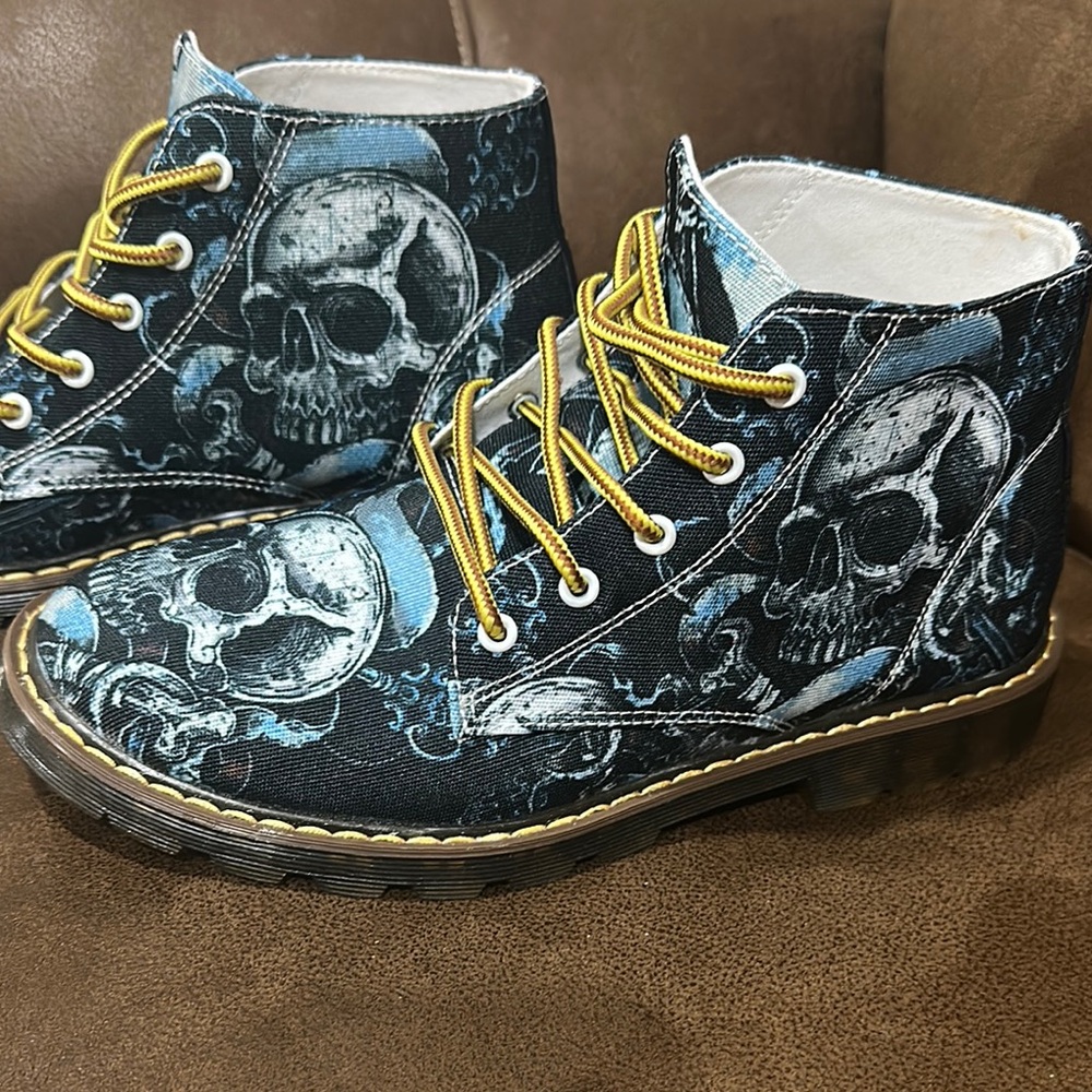 First Dance Skull high tops Size Men’s 9